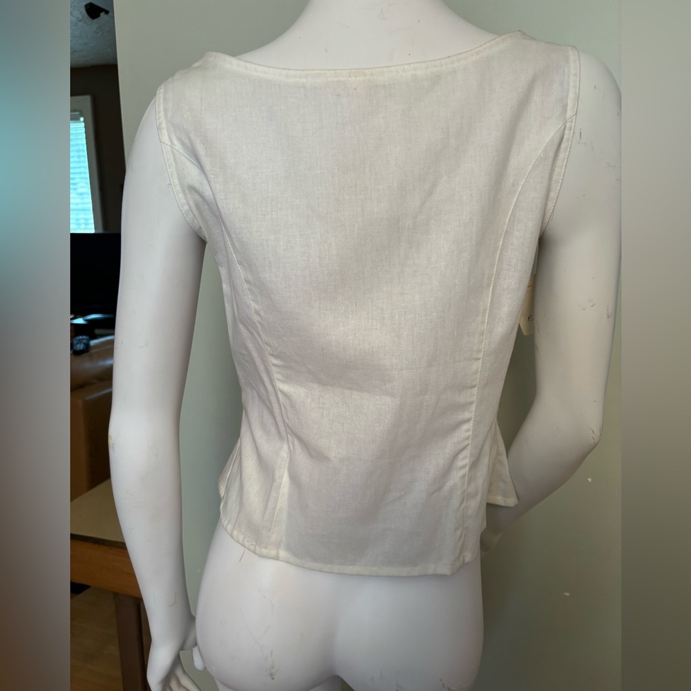 White Embroidered Button-Front Ribbon Deta Tank Top (Germany) - Picture 5 of 7